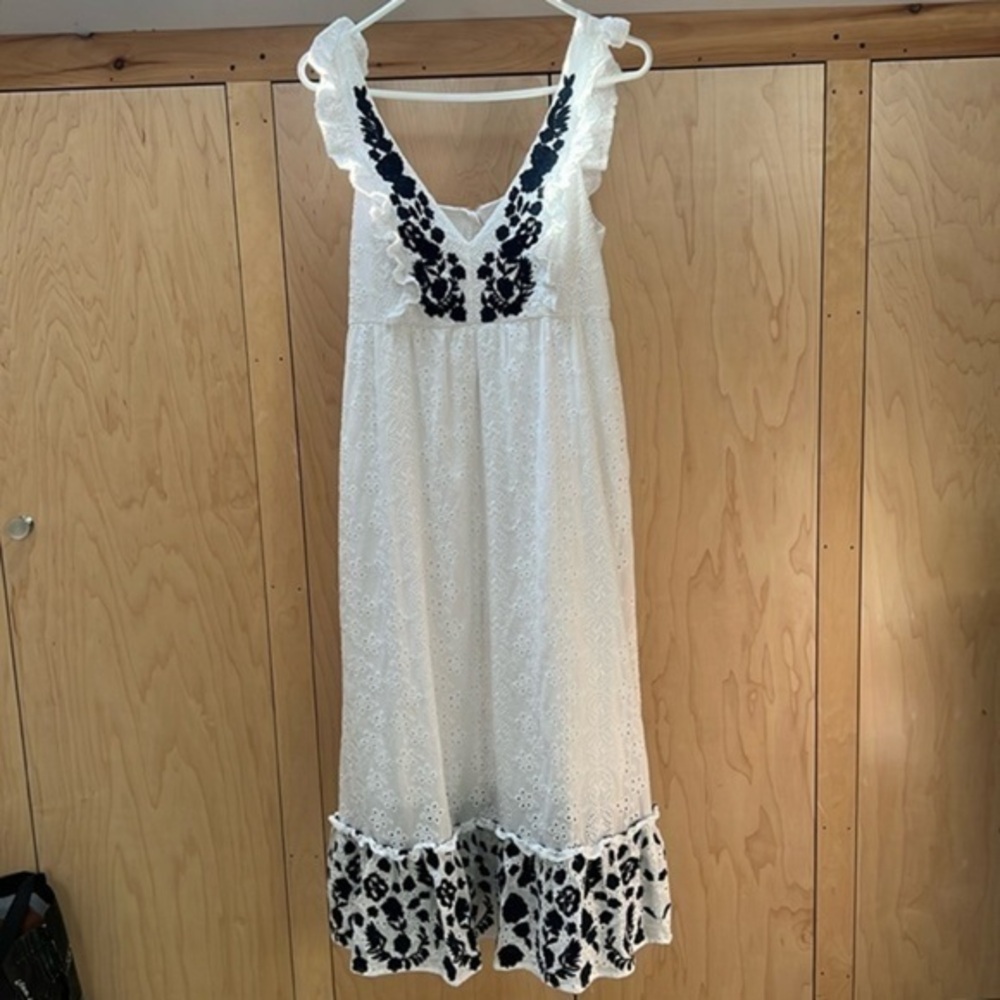 Embroidered Eyelet Midi Dress
Allison New York size S